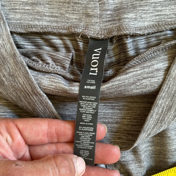 Vuori small grey cropped pants - Picture 3 of 5
